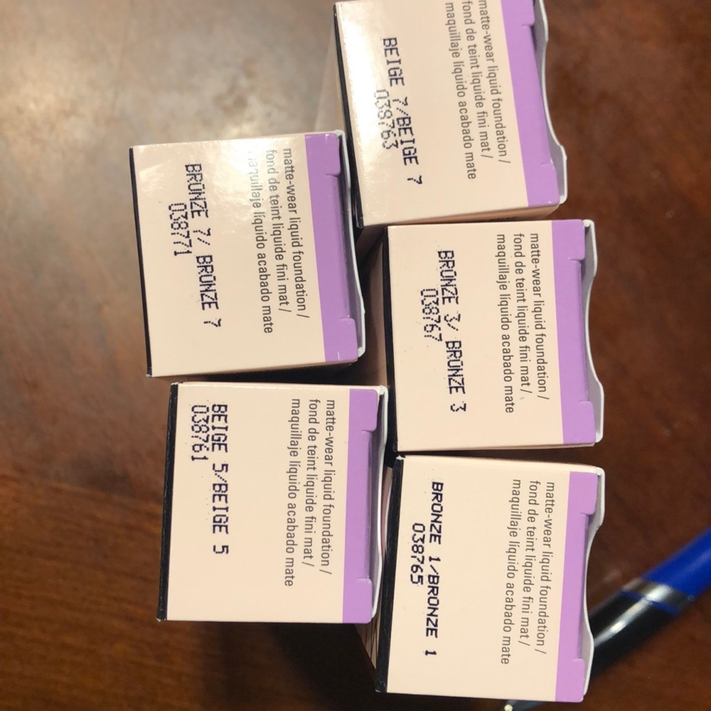 Makeup - Picture 2 of 2